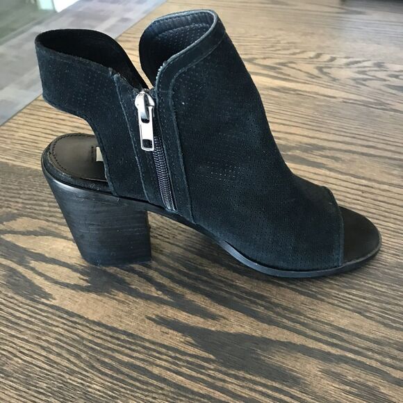 Steve Madden Maxine Black Perforated Suede Leather Open Toe Sandal Bootie 7.5 - Picture 2 of 13
